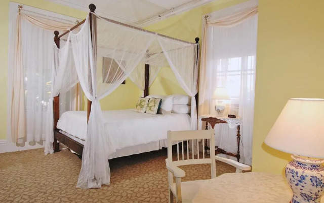 Yankee Peddler Inn