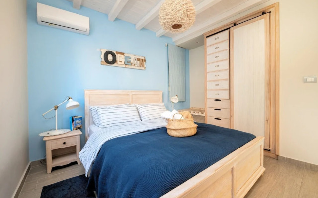 Seabreeze Villa - with Jacuzzi & heated pool