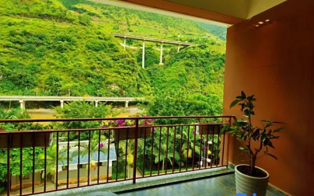 Lushui Nujiang Bund Hotel