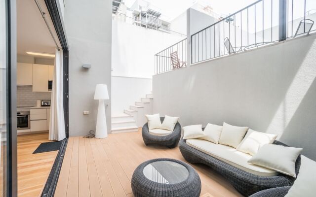 Gulbenkian 2 bedroom with Private Garden