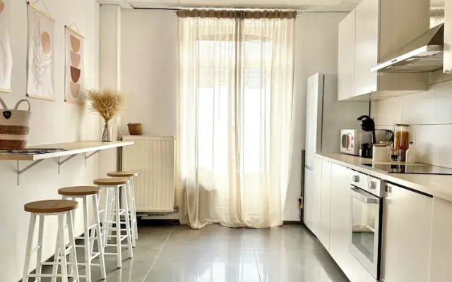 Spacious duplex in the center