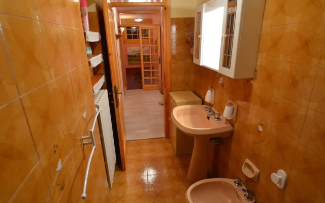 Cozy 2-bed Apartment, Petrella