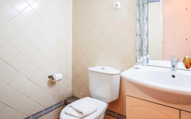 Nomad's Alfama Flats - Typical Street