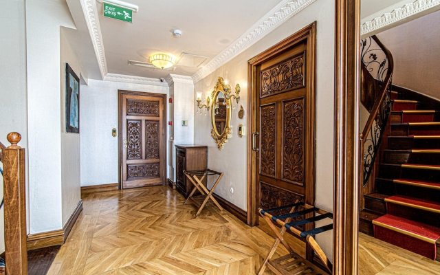 Gorgeous Studio in Historic Mansion in Beylerbeyi