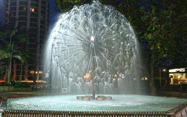 Couple's Gateway in Sunny Elizabeth Bay