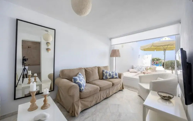 B4 Cycladic Home for 6 by the Beach