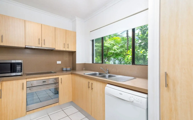 Latitude 16 Tropical Reef Holiday Aprts