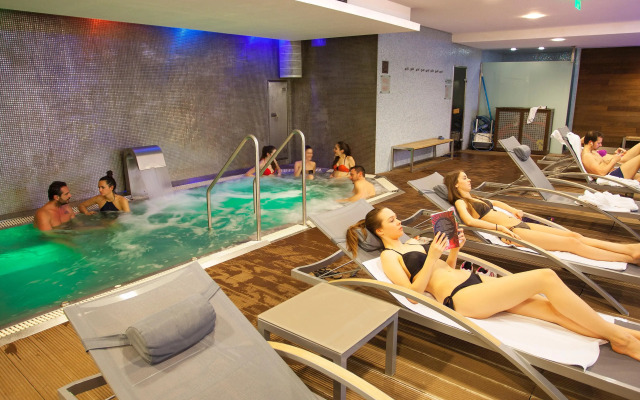 Mango Aparthotel
