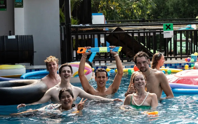 Mad Monkey  Vang Vieng