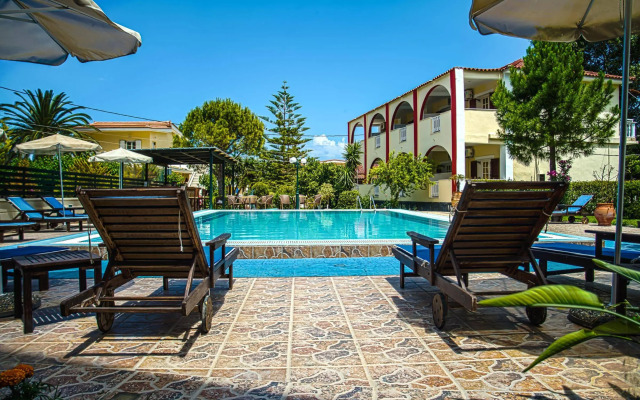 Oscar Villa & Studios