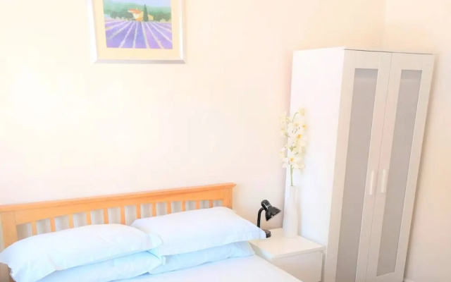 2-bedroom House Near Town With Superfast Wi-fi