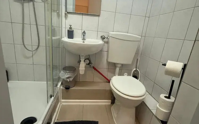 Modern 1BR Apt Central Privacy