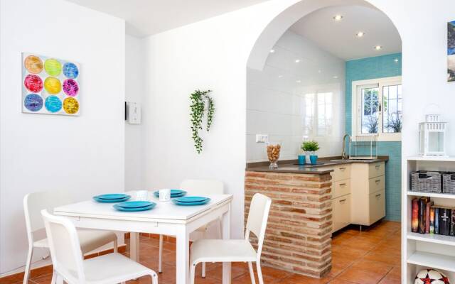 Beachside Apartment with Garden Ref 89