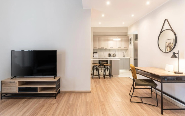 Spacious 2BD apt next to metro