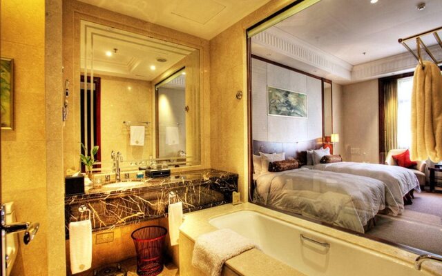 Longqi Jianguo Hotel