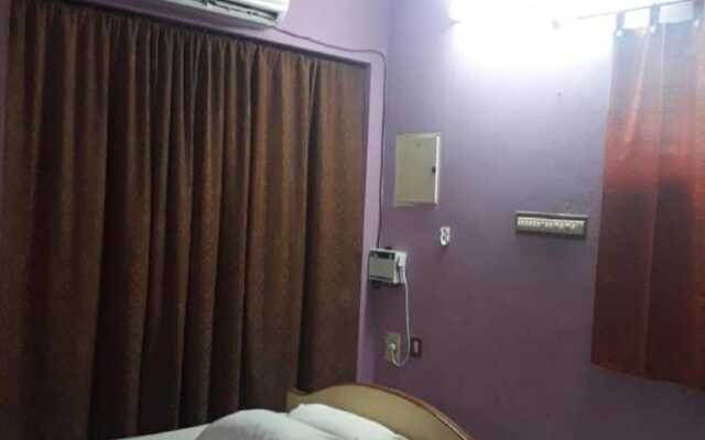 Parisha Residency - Temple Side Hotel