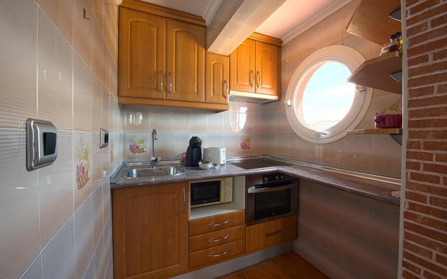 Las Damas Premium 23F Beach Front - Pool & Parking