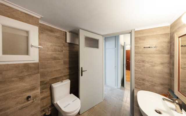 3 Bedroom Apt near Acropolis Museum by VillaRentals