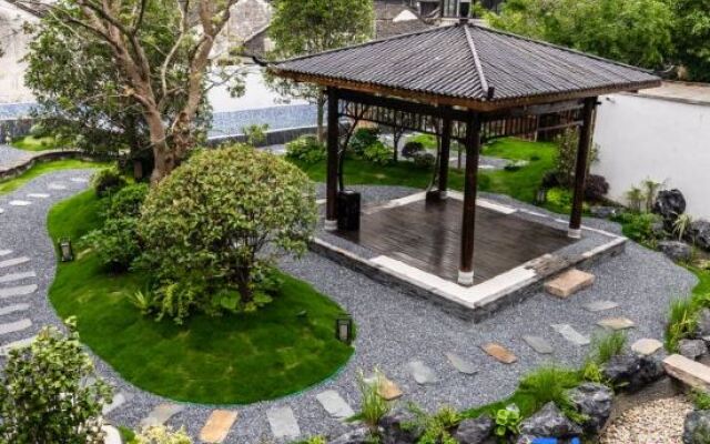 Sansheli Garden Hostel