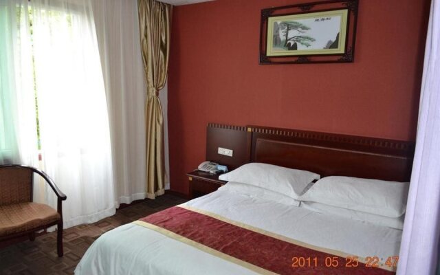 Hushang Hotel