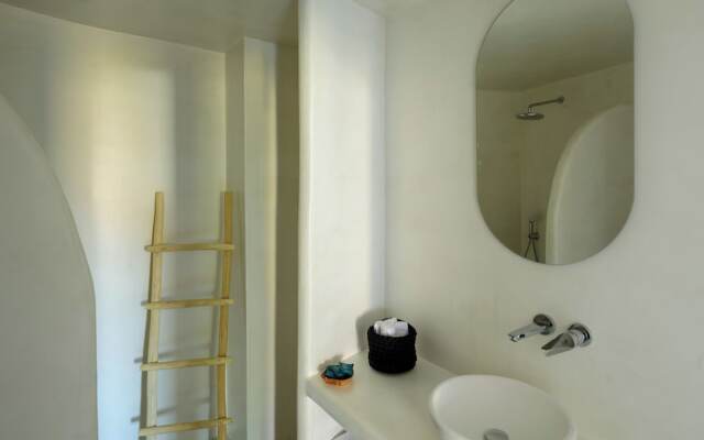 Ryolithos Suites