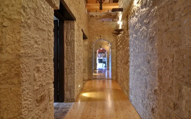 Stunning 8-bed Villa in Marmaro With Amazing View
