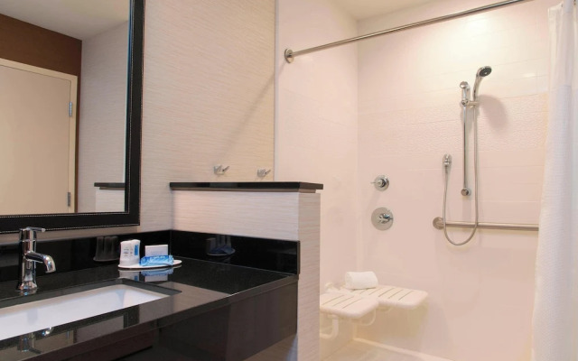 Fairfield Inn & Suites