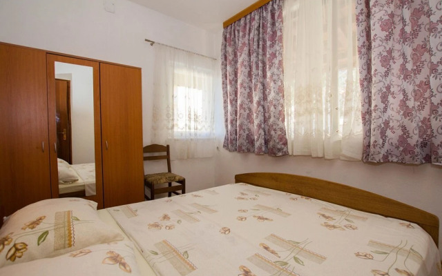 David - 20m From the Beach With Parking - A2