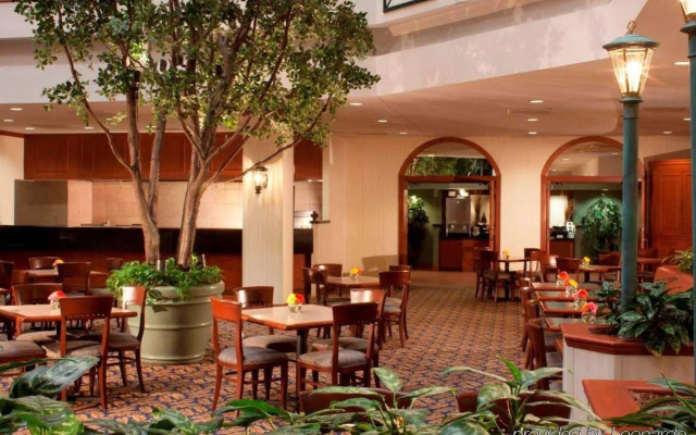 Embassy Suites by Hilton Austin Arboretum