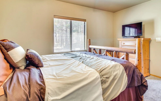 Family-friendly Hideaway Cabin in Lakeside!