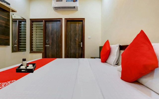 OYO Flagship 70098 Moon Trip