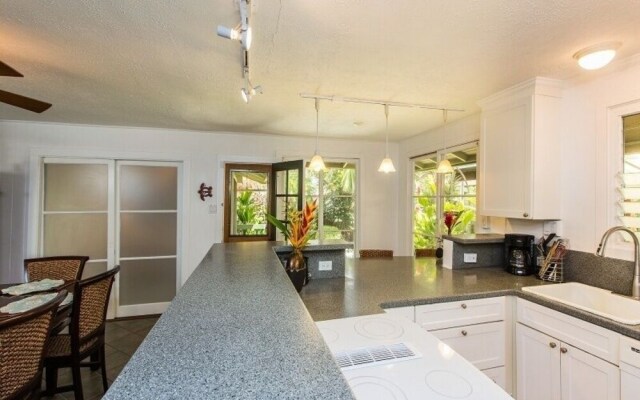 Haleiwa Sunshine 3 Bedroom Home
