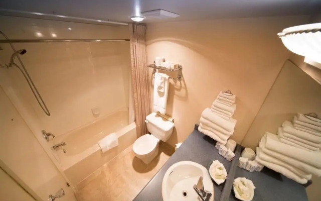 Sidney Waterfront Inn & Suites