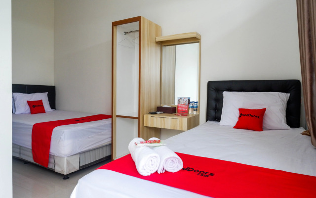 RedDoorz Syariah near RS Hermina Yogyakarta