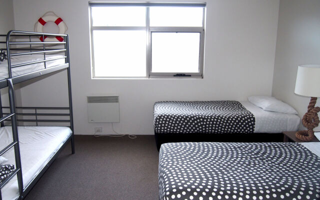 Sow and Piglets Guesthouse - Hostel