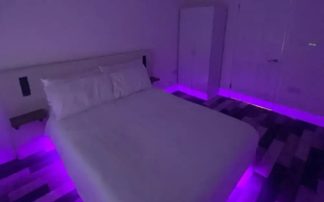 Stunning Truro 1-bed - Sleeps 2 & Parking