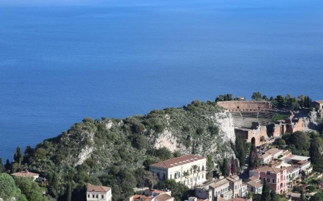 Taormina City Center Apartments