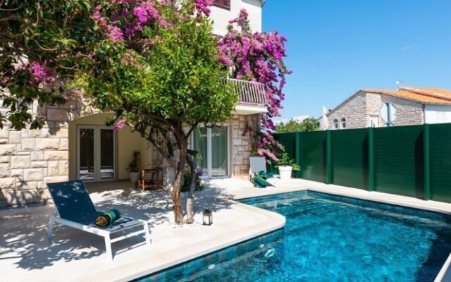 L&R - Private Pool - A1