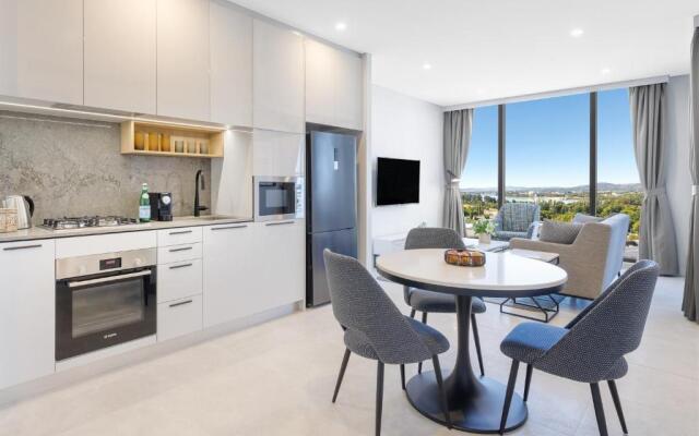 Meriton Suites Canberra