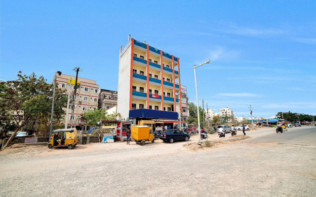 OYO 5564 Hitech Suites