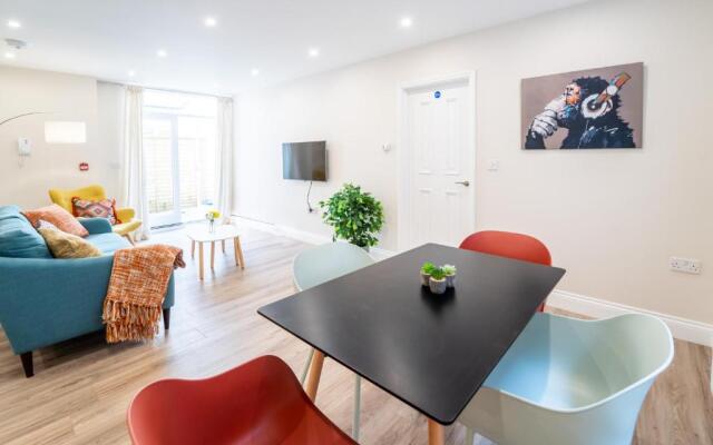 South Quay Apartment