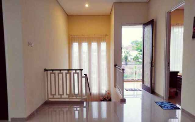 Full House 4 Bedroom at Azka Homestay 2