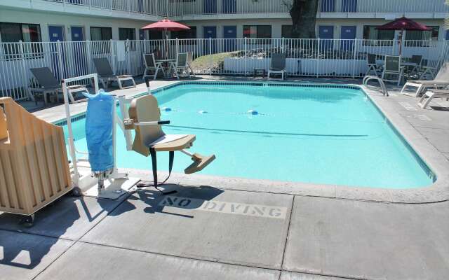 Motel 6 Atascadero, CA