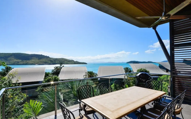 Yacht Club Villa 33-Serenity-Ocean Views with Golf Buggy
