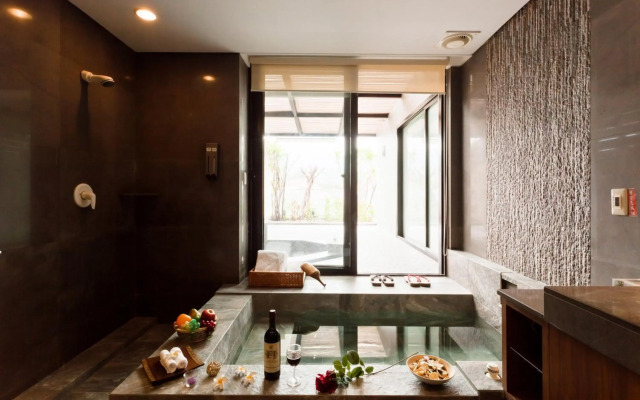 The Loft Seaside Suites