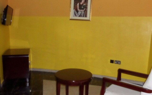 Max Royal Hotel & Suites