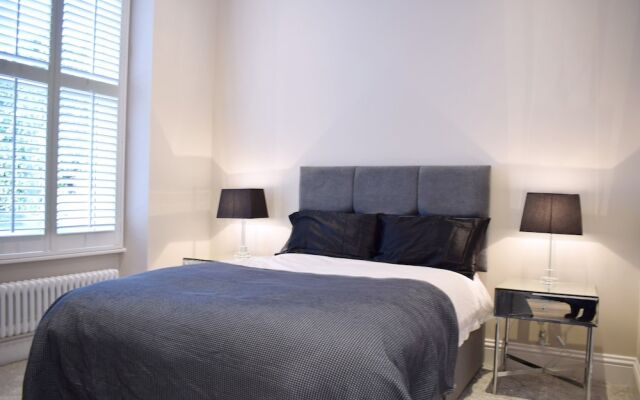 Modern 2 Bedroom Flat Central to Wimbledon