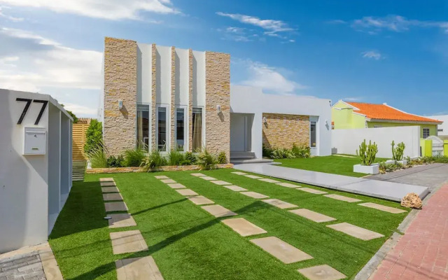 NEW 5br5 5BA Villa Private Pool Close 2 Beach