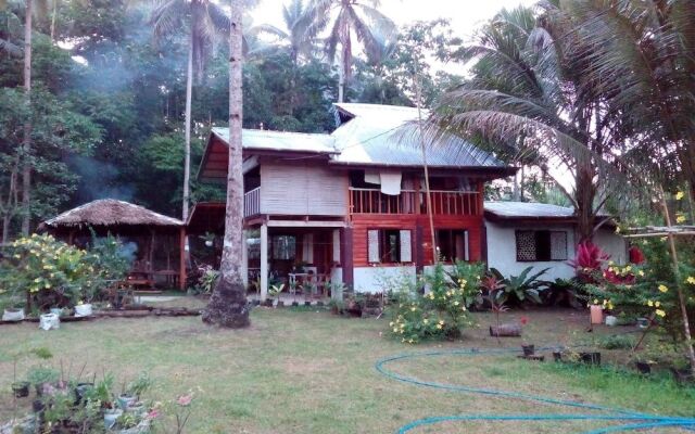 Batuan Hammock Hostel