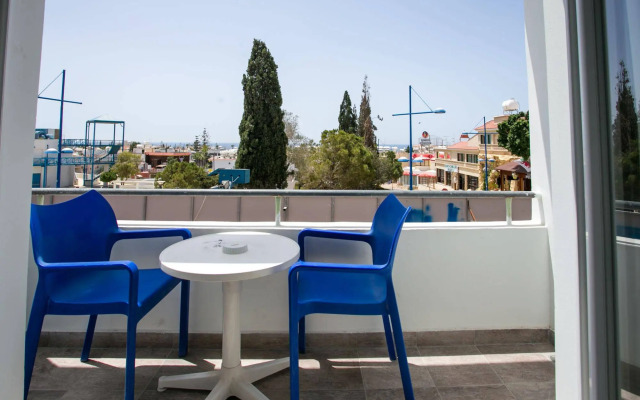 Sea Cleo Napa Hotel & Annex